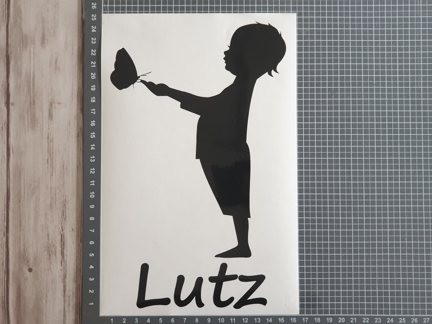 Autoaufkleber mit Namen - Junge mit Schmetterling