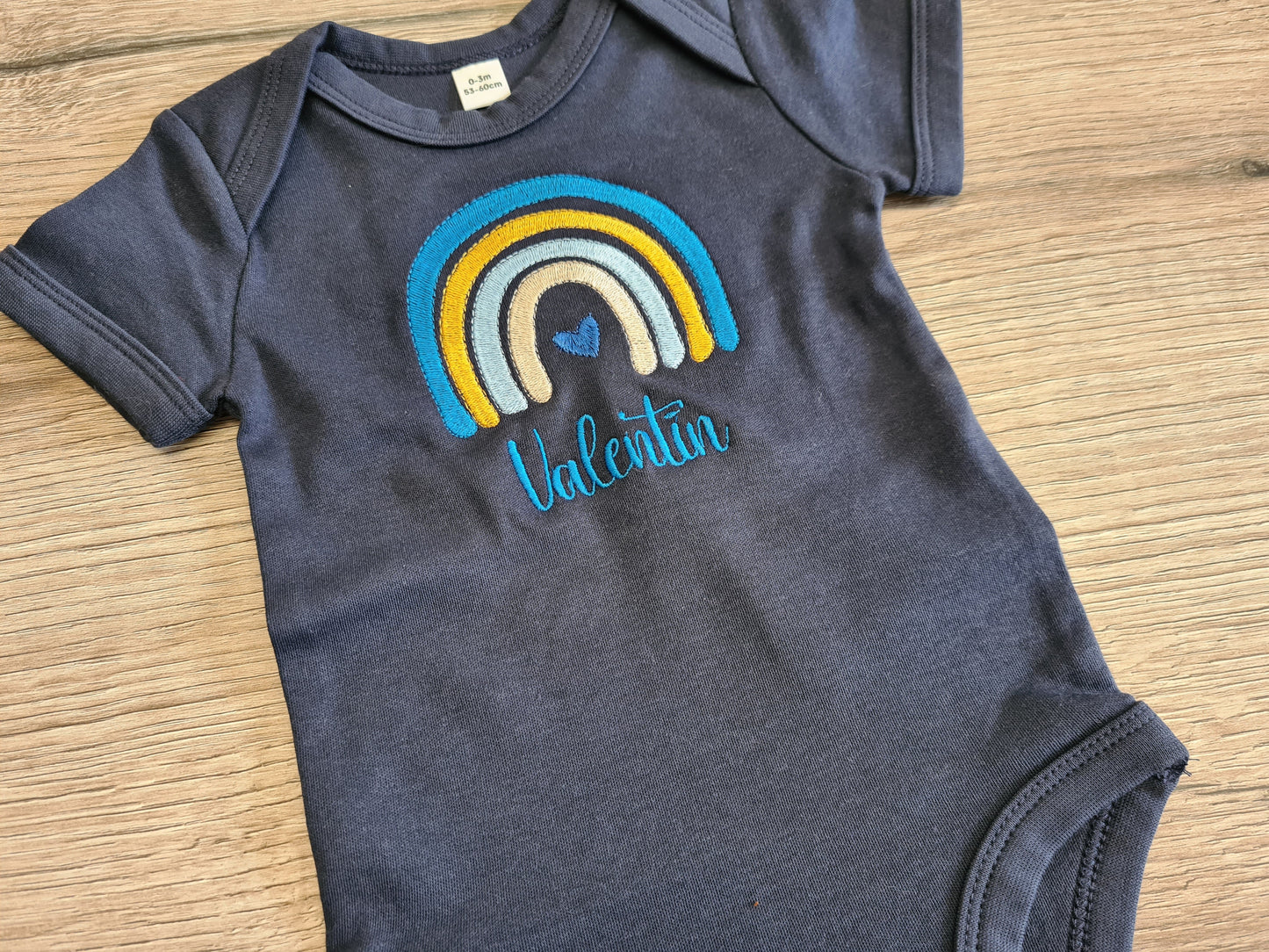 Babybody Langarm Regenbogen Herz Junge