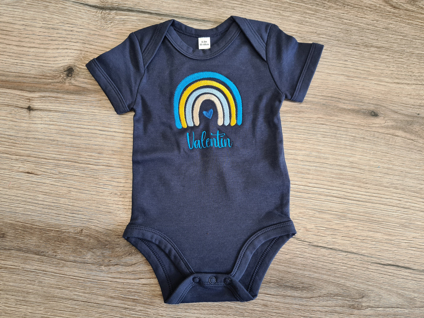 Babybody Langarm Regenbogen Herz Junge