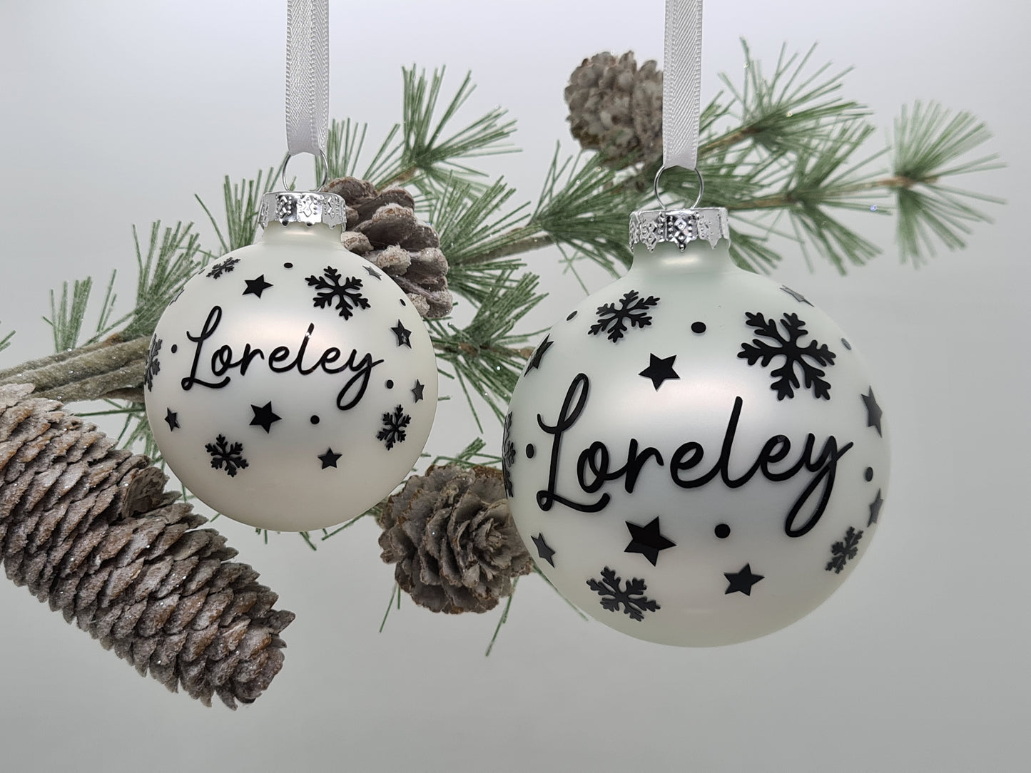 Christbaumkugel mit Namen 6cm oder 8cm - Glas - Personalisierte Weihnachtsbaumkugel inkl. Geschenkkarton