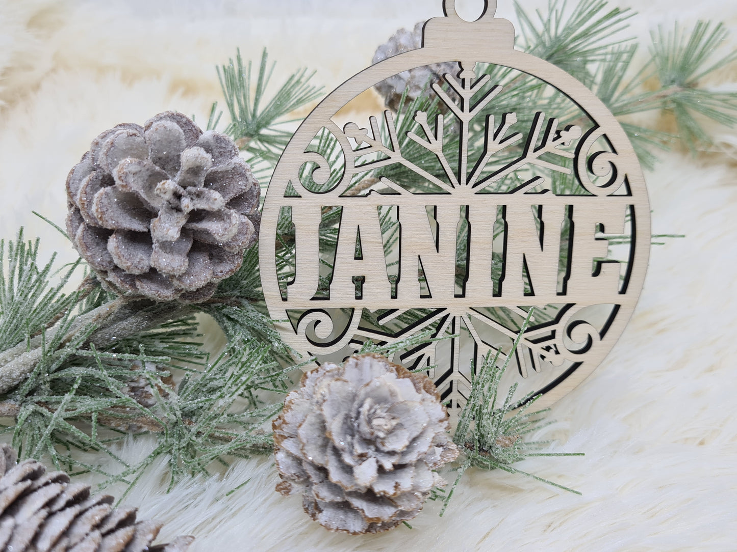 Holzanhänger, Baumschmuck, Weihnachtskugel mit Name
