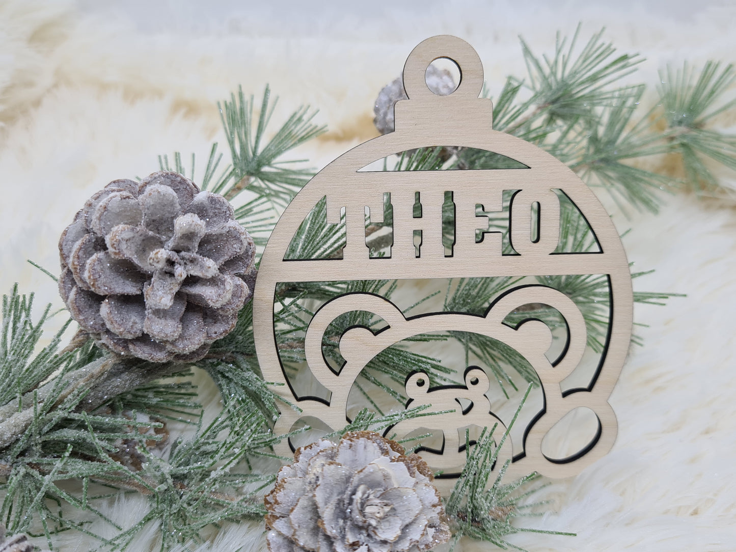 Holzanhänger, Baumschmuck, Weihnachtskugel mit Name