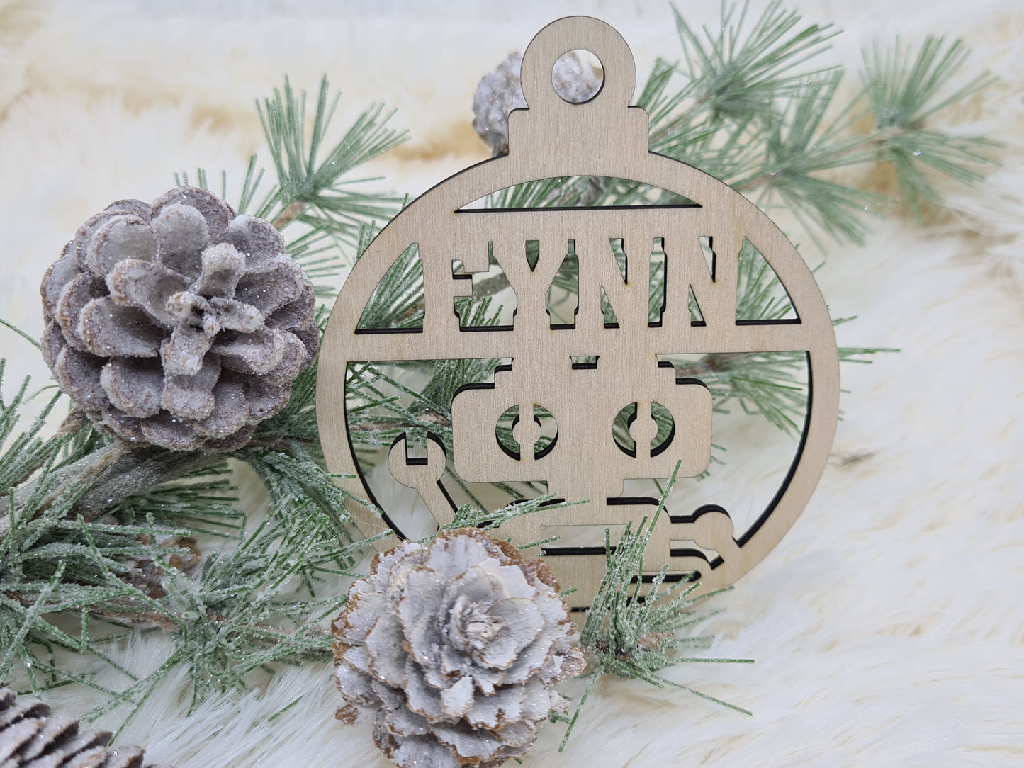 Holzanhänger, Baumschmuck, Weihnachtskugel mit Name