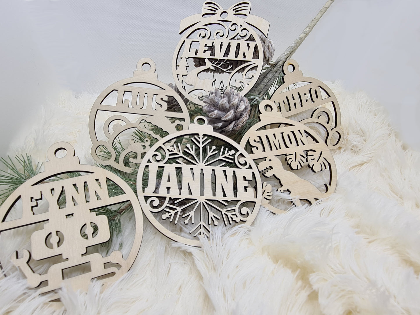 Holzanhänger, Baumschmuck, Weihnachtskugel mit Name