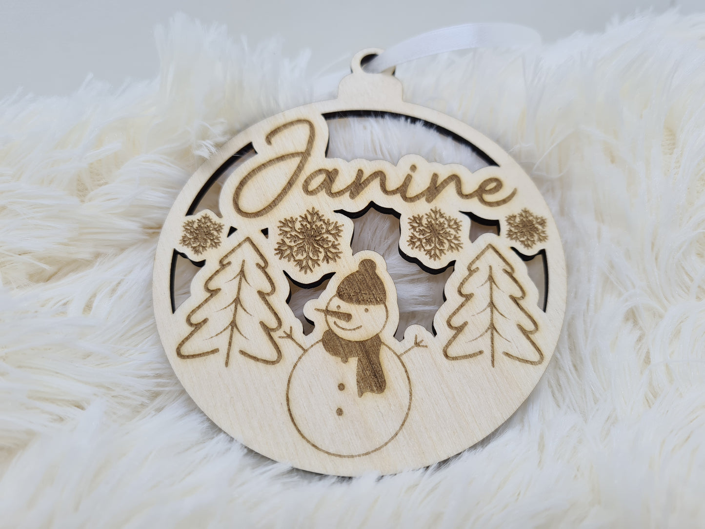 Ornament, Anhänger, Christbaumschmuck, Weihnachtskugel aus Holz mit Name