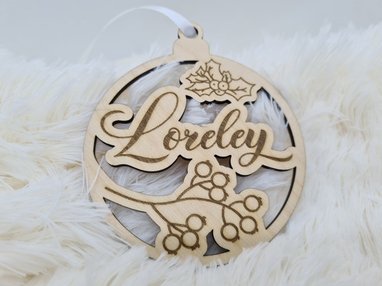Ornament, Anhänger, Christbaumschmuck, Weihnachtskugel aus Holz mit Name