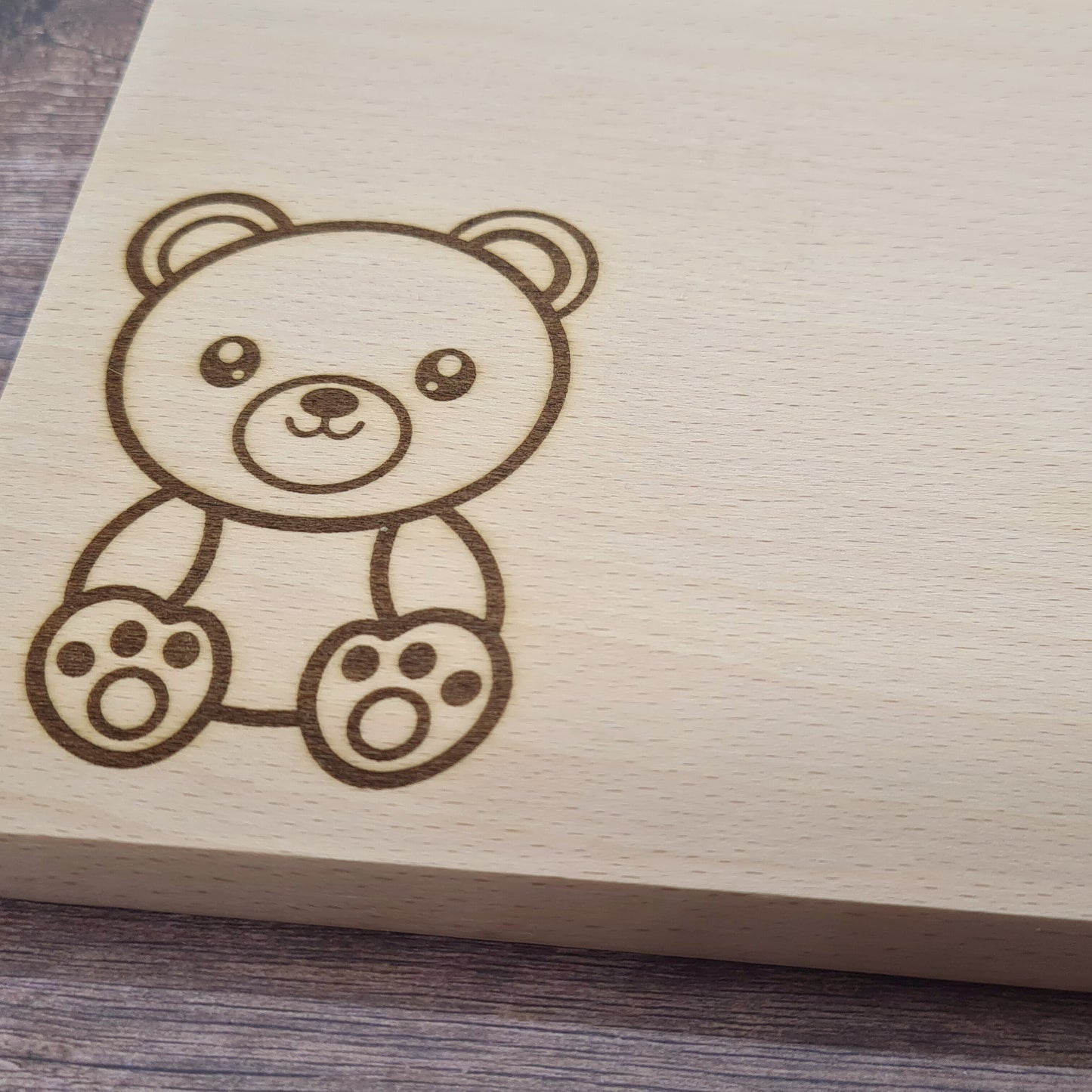 Frühstücksbrett Bär mit Name, Geschenk Kinder, Baby, Brettchen, Brotzeit, Schneidebrett